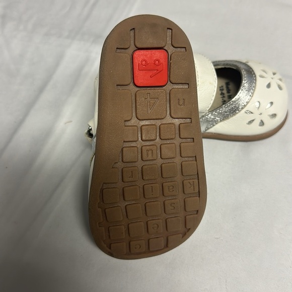 See Kai Run - White and Silver Dress Shoes with Mary Jane Style - Picture 5 of 6